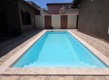Casa de 4 quartos, Peruíbe · Casa com 4 quartos e piscina em Peruíbe.