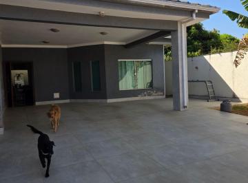 Casa de 3 quartos, Vicente Pires · Rua 6, próximo ao comércio, espaçosa, varanda, quintal, churrasqueira