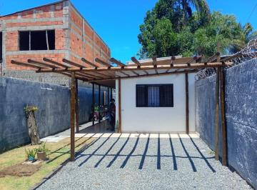 Casa de 2 quartos, Peruíbe · Chácara com 2 quartos e espaço para piscina em Peruíbe.