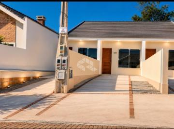 Casa · 53m² · 1 Quarto · 1 Vaga · Geminado 01 dormitório com patio frente e fundos na João Alves