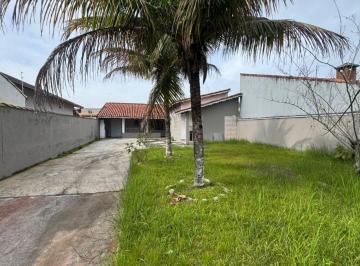 Casa de 2 quartos, Itanhaém · Casa na praia com espaço para piscina e jardim em Itanhaém.