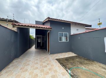 Casa de 2 quartos, Peruíbe · Casa com 2 quartos e espaço para piscina em Peruíbe.