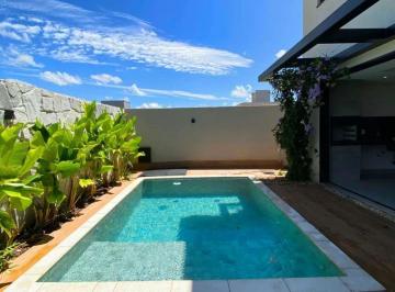Casa de 3 quartos, Curitiba · Casa com 320 mts², 3 quartos, piscina e churrasqueira em Curitiba - PR