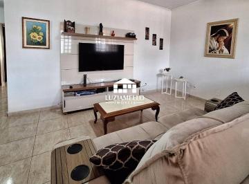 Sala · QNL 2 TAGUATINGA NORTE - EXCELENTE CASA COM 3 QUARTOS, 1 SUÍTE, 3 VAGAS, EM LOCALIZAÇÃO ESTRATÉGICA!