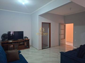 c8483d64c4c9d45d18f9d2b30eb669bf2b2f9274 · Casa térrea à venda, com AT, 300 m², AC 194 m², 3 quartos/1 suíte, Localizado no Bairro: Vila Tesour