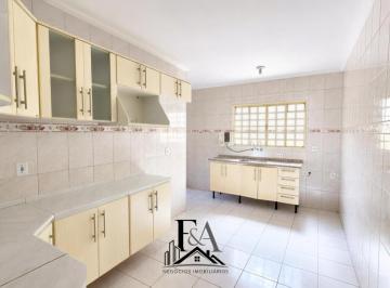 Casa de 4 quartos, Taubaté · Casa à Venda no Independência em Taubaté | 3 Dormitórios, Edícula com Suíte e Terreno de 250 m²