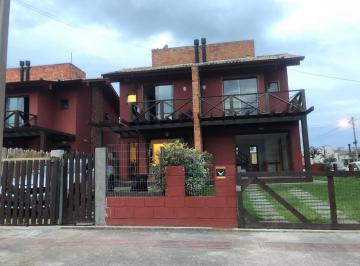 Casa · 2 Quartos · Casa - Centro