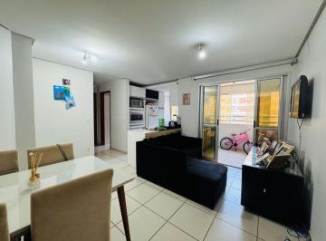 Apartamento de 2 quartos, Águas Claras · Residencial Château valois 2 quartos suite, sala de jantar e sala de estar, com armário.