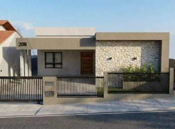 Casa · 126m² · 3 Quartos · 2 Vagas · Casa residencial à venda no Centro de Guabiruba, SC