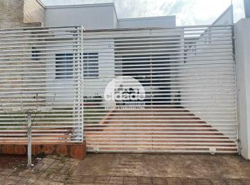 Casa · 210m² · 2 Quartos · 2 Vagas · VENDE-SE CASA ESPAÇOSA E ACONCHEGANTE, NO UNIVERSITÁRIO!