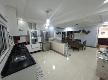 Casa · 280m² · 4 Quartos · 6 Vagas · Casa à Venda 4 Quartos (1 Suíte), 6 Vagas, 280m² - Primeiro de Maio, Osasco