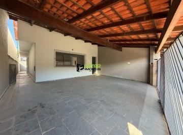 ab0cacb867308fd26074415c5b931d90c67759c5 · Casa com cômodos amplos na melhor localização do bairro Ressaca!