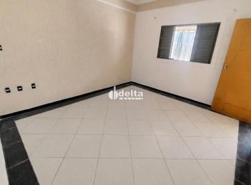 Casa · 250m² · 3 Quartos · 2 Vagas · Casa residencial com 3 quartos sendo 1 suíte disponível para locação no bairro São Jorge em Uberlând