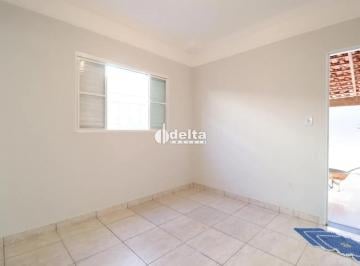 Casa · 252m² · 3 Quartos · 3 Vagas · Casa residencial com 3 quartos disponível para locação no bairro Jardim Brasília em Uberlândia-MG
