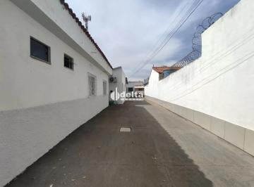 Casa · 70m² · 2 Quartos · 3 Vagas · Casa com 2 quartos disponível para locação no bairro Presidente Roosevelt em Uberlândia-MG