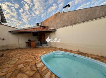 Casa · 240m² · 3 Quartos · 2 Vagas · Casa com 3 quartos sendo 1 suíte disponível para venda no bairro Granada em Uberlândia-MG