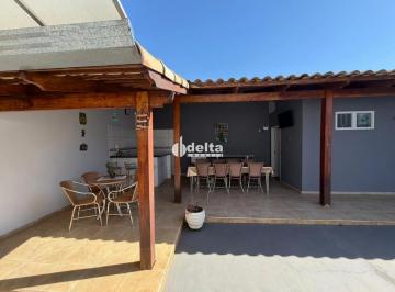 Casa · 250m² · 3 Quartos · 2 Vagas · Casa disponível para venda no Pacaembú em Uberlândia-MG
