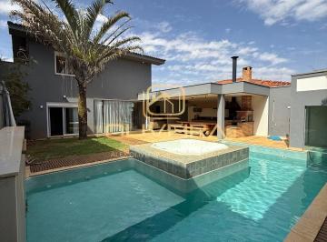 Casa · 200m² · 3 Quartos · 3 Vagas · Casa à venda com 3 suítes e piscina no São Lucas - Patrocínio/MG