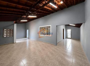 Casa · 105m² · 2 Quartos · 2 Vagas · CASA COM AMPLO TERRENO E ÁREA EXTERNA FUNCIONAL