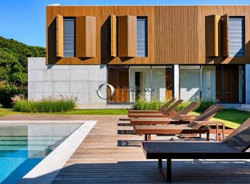 Casa · 870m² · 7 Quartos · 6 Vagas · Haras Larissa - Casa de Campo - 7 Suítes localizada no Condomínio Haras Larissa