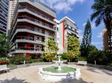 Apartamento · 200m² · 4 Quartos · 2 Vagas · Alugo Apartamento Mobiliado e reformado de 4 quartos na Barra da Tijuca