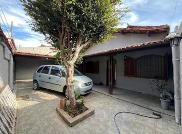 Casa · 200m² · 4 Quartos · 2 Vagas · CASA | 4 QUARTOS | 01 SUÍTE | 03 BANHEIROS | 02 VAGAS