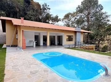 casa-a-venda-no-green-valley-albuquerque-teresopol2343501.jpeg · Casa Nova de Alto Padrão com 4 Quartos, Pé-Direito Duplo, Piscina e Campo de Futebol no Green Valley