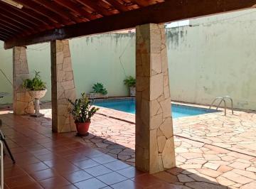 Casa · 266m² · 3 Quartos · Casa para venda em Centro de 265.91m² com 3 Quartos e 1 Suite