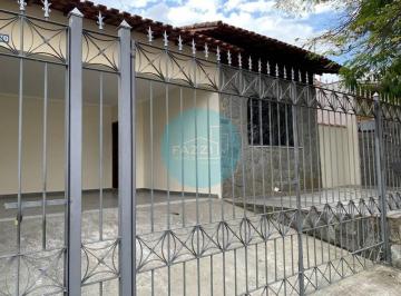 FACHADA · Casa com 3 dormitórios para alugar por R$ 2.300,00/mês - Jardim Ipê - Poços de Caldas/MG