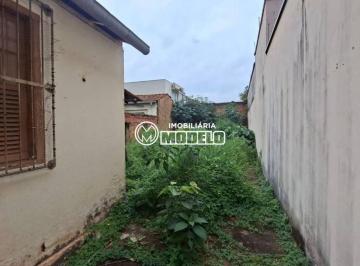 ac18be0122f4eeade39ea60f48d40ef761484c36 · Casa para demolição, terreno excelente, bairro alto!