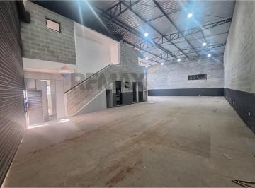 Comercial · 370m² · 4 Vagas · Galpão / Depósito / Armazém para alugar em Centro de 370.00m² com 4 Garagens