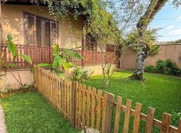 Casa · 100m² · 2 Quartos · 3 Vagas · Casa de esquina e amplo quintal em Pontal do PR