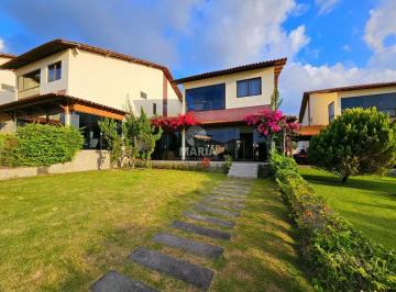 Casa de 5 quartos, Gravatá · Casa de condomínio com amplo jardim e 05 suítes à venda em Gravatá/PE!