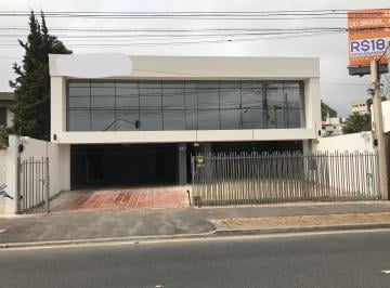 Comporta logomarca e vidraça adesivada. · Sala comercial, mobiliada.