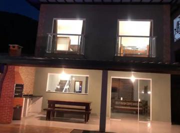Casa de 3 quartos, São Sebastião · Casa de 120 m² com 3 quartos à venda e temporada no Centro