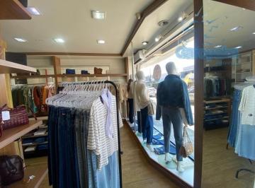 Foto 08 · Oportunidade Única: Ponto Comercial para Venda e Locação no Centro de Garopaba-SC, 2Salas, 2 Banheir