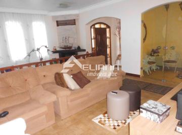 Casa · 232m² · 3 Quartos · 5 Vagas · Casa à venda com 232m², 3 quartos com 2 suites e 5 vagas