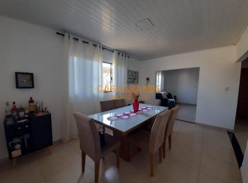 Casa · 221m² · 3 Quartos · 2 Vagas · Casa Térrea com Edícula à venda no Monte Castelo - 221 m²
