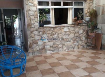 Casa · 160m² · 3 Quartos · 2 Vagas · Sobrado com 03 quartos e 02 vagas de garagem