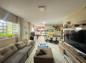 Casa de 4 quartos, Sobradinho · 4 quartos sendo 1 suíte, Cozinha com armarios, Mobiliado, Varanda, Piscina aquecida