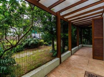Casa · 199m² · 4 Quartos · 3 Vagas · Casa com 4 quartos e 200m² para alugar em Ipanema, Porto Alegre.