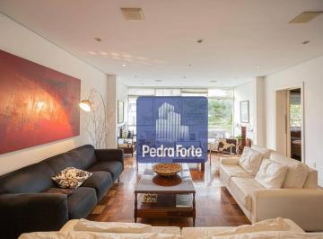 d8621721e609e16bc3ae8a145dbabe8c73727b2f · Apartamento com vista para a copa das árvores