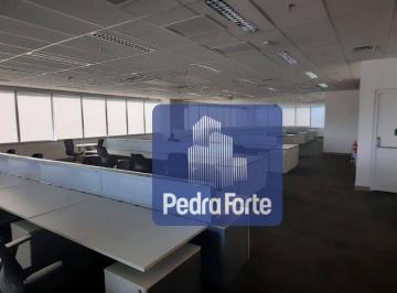 cb05dce491c7a388af85dbee04324079546fd0b2 · Andar corporativo com 1830 m²
