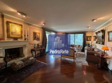 8ed24f82b603c5c067ffbf2db7a2f6d1229ab95c · Apartamento com vista eterna para o quarteirão tombado