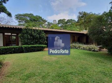 fcab76ec71159df658913cf8ba8ba6cdab9ac449 · Casa em um terreno de 1053 m² com muito verde.