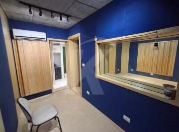Comercial · 30m² · Salão com 1  banheiro.