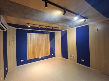 Comercial · 30m² · Salão com 1 banheiro.