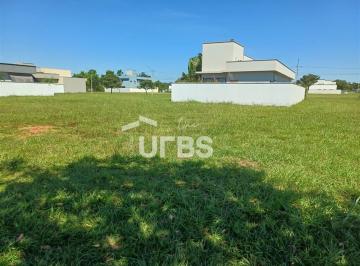 Terreno · 300m² · Oportunidade de lote em condomínio fechado com terreno plano e sol nascente.