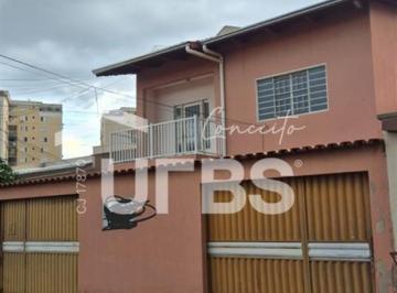 Casa · 212m² · 3 Quartos · 3 Vagas · Sobrado com 212m² no Goiânia 2: Espaço Ideal para Morar e Oportunidade de Renda Extra!