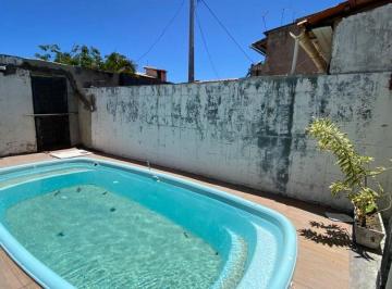 412f9dd4227297bf3f94fa4d9fa1cf23f4d5d0e4 · Oportunidade no Centro de Arembepe. Casa 1º andar, 2/4 sendo 1 suíte, piscina na área comum do Condo